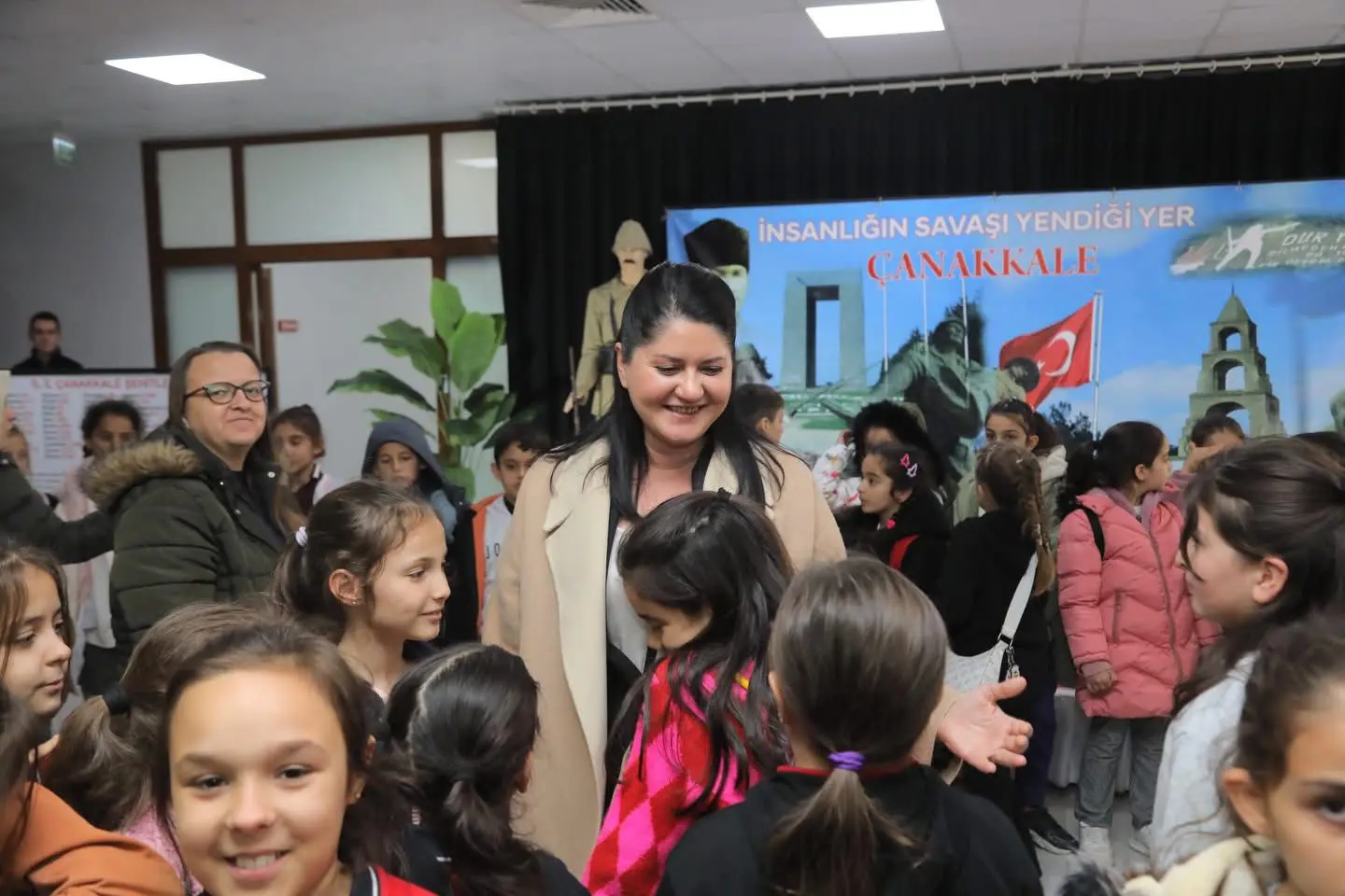 ÇANAKKALE SERGİSİNE REKOR ÖĞRENCİ ZİYARETİ galeri görseli